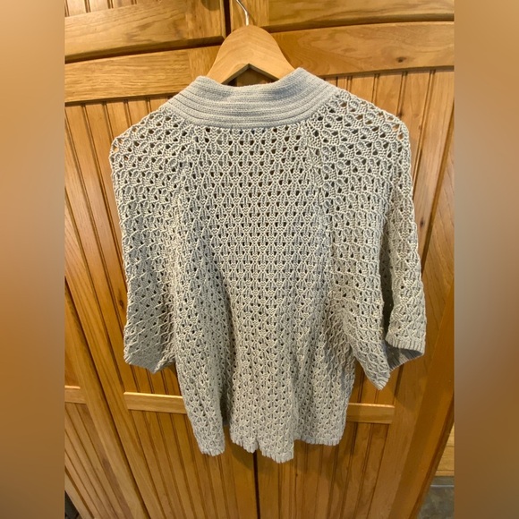 Elegant Open-Knit Cardigan in Light Gray - Picture 3 of 3